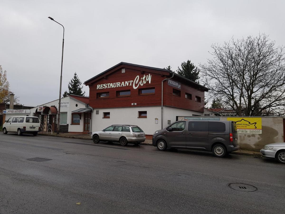 Restaurant Penzion City Jirkov Extérieur photo